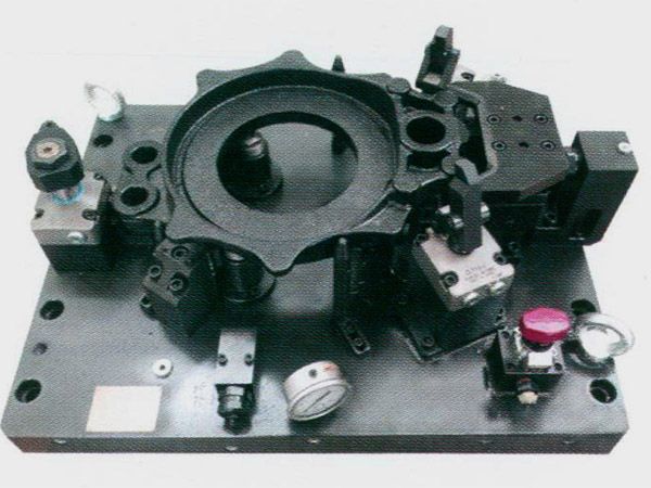 製(zhi)動器(qi)底闆液(ye)壓(ya)裌具(ju)